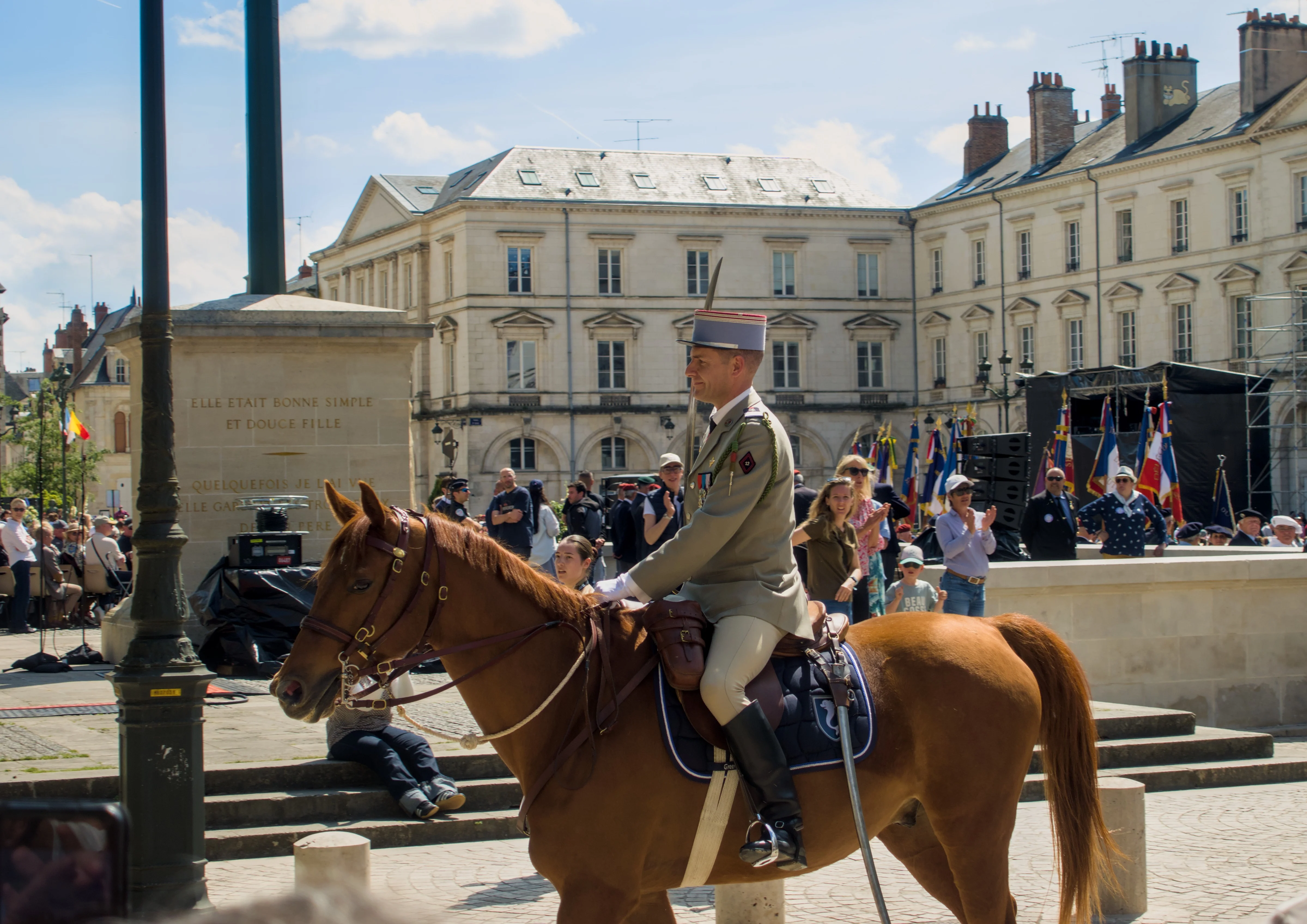 Cheval chapeaute #2