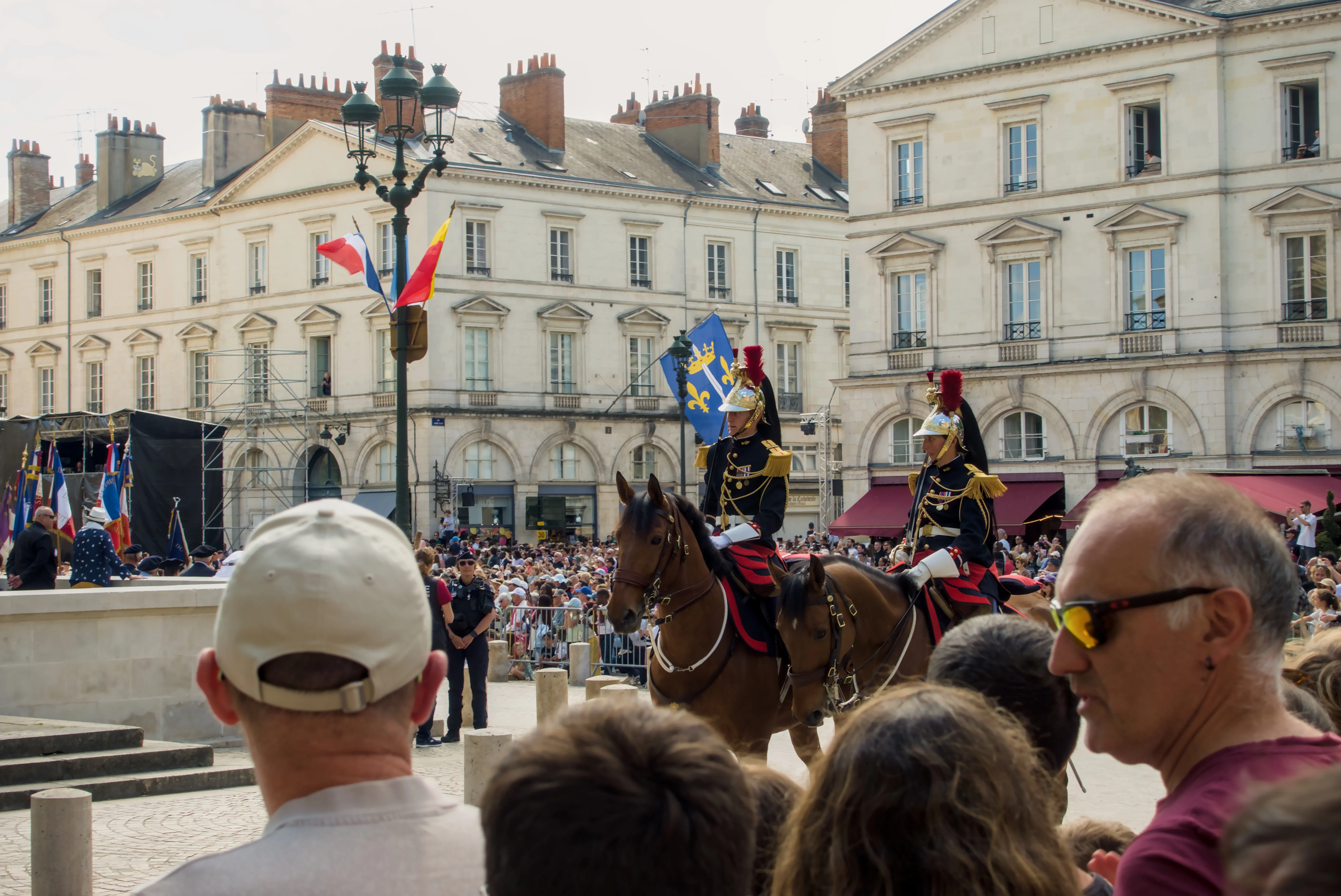 Cheval chapeaute