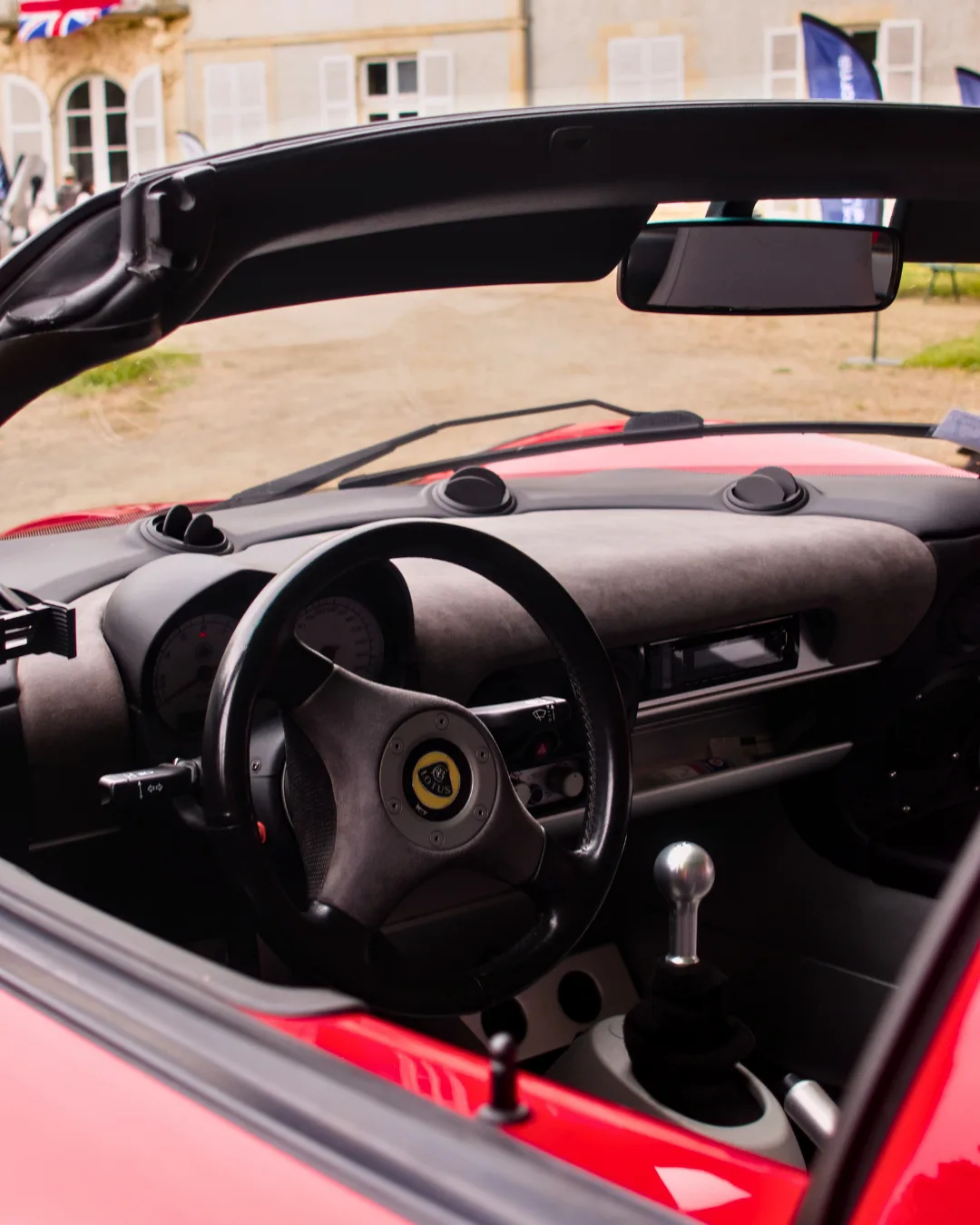 Lotus Elise — cockpit